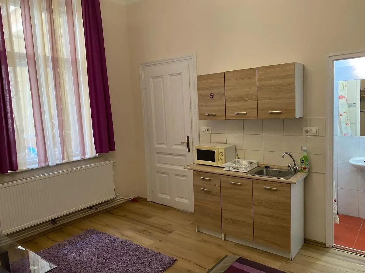 Mandy Apartments Budapest 0*,